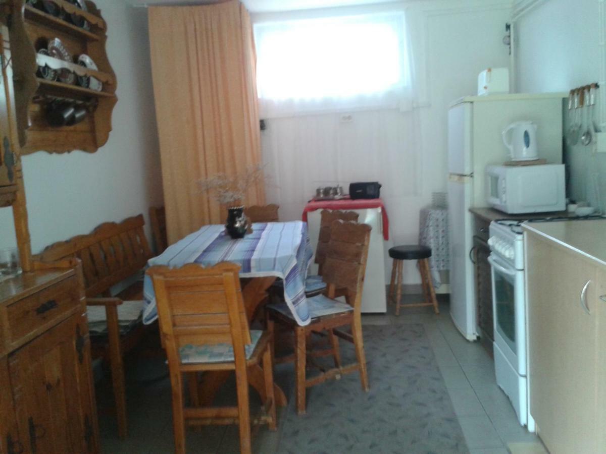 Sarkadi Apartman ハイデゥソボスロー エクステリア 写真