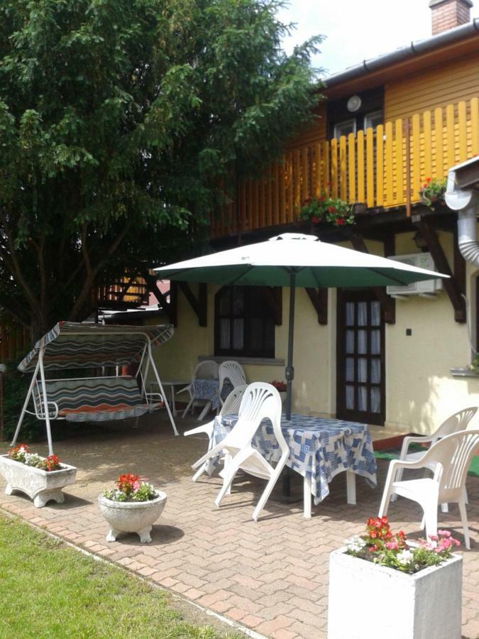 Sarkadi Apartman ハイデゥソボスロー エクステリア 写真
