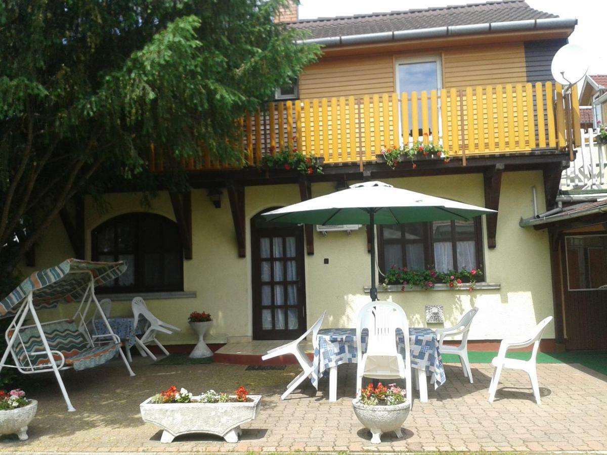 Sarkadi Apartman ハイデゥソボスロー エクステリア 写真
