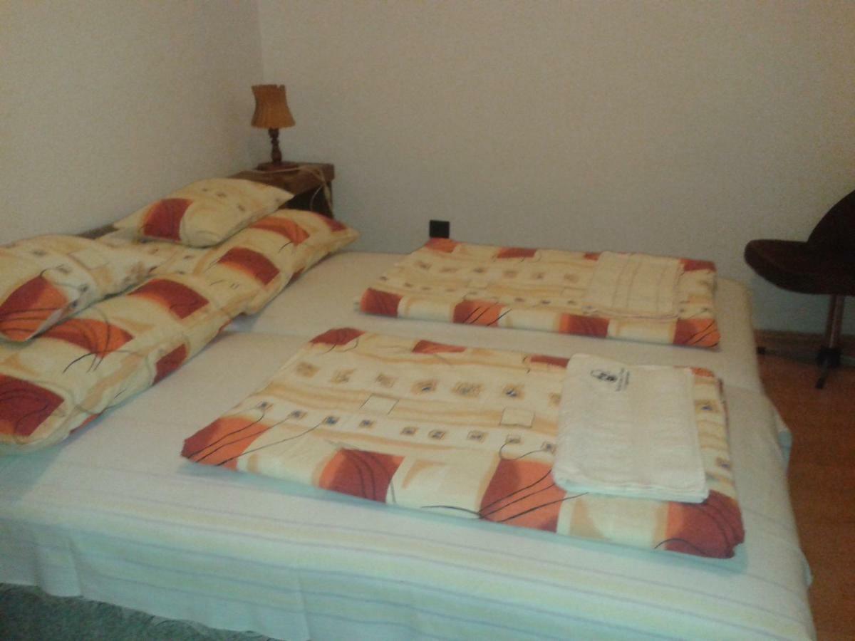Sarkadi Apartman ハイデゥソボスロー エクステリア 写真