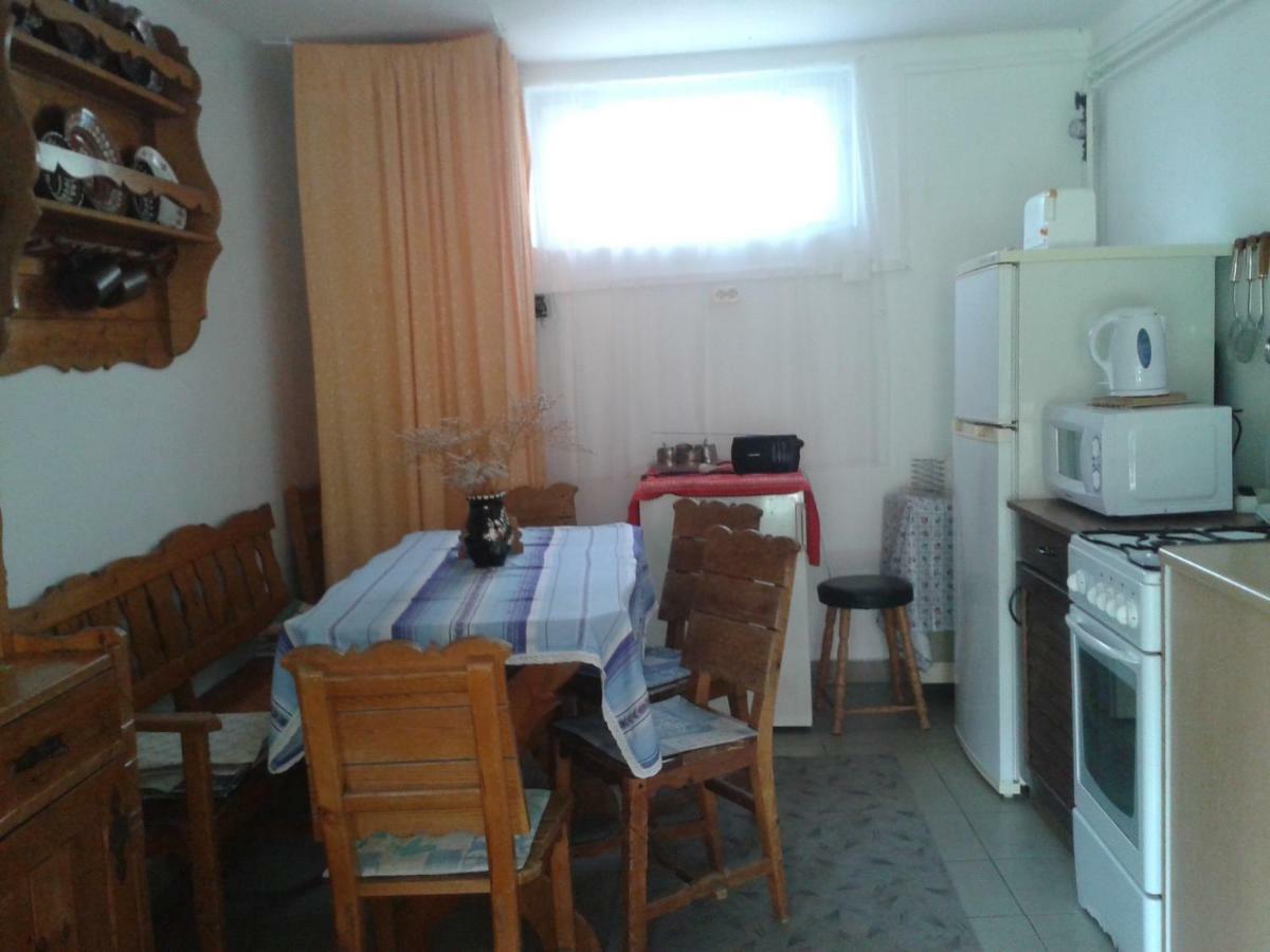 Sarkadi Apartman ハイデゥソボスロー エクステリア 写真